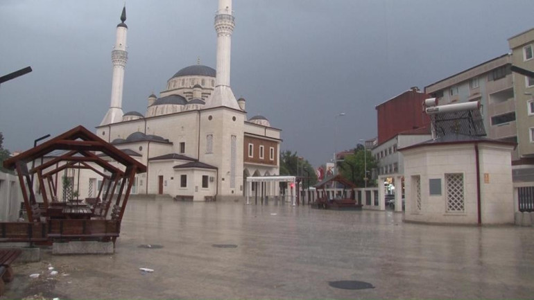 İstanbul ve Ankarada sağanak yağış etkili oldu