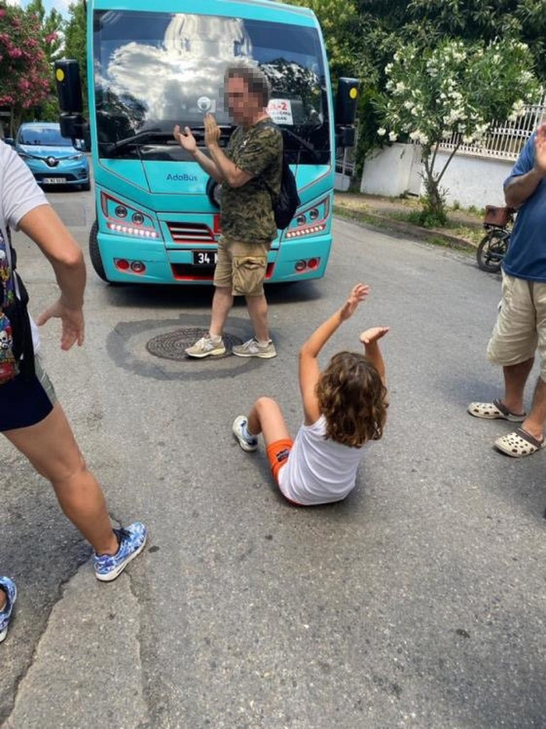 Adalarda hizmete giren minibüslere tepki: Eylem yapan 9 kişi gözaltına alındı