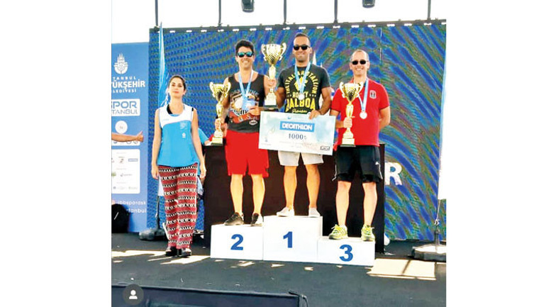 Havuzu olmayan yüzme şampiyonları