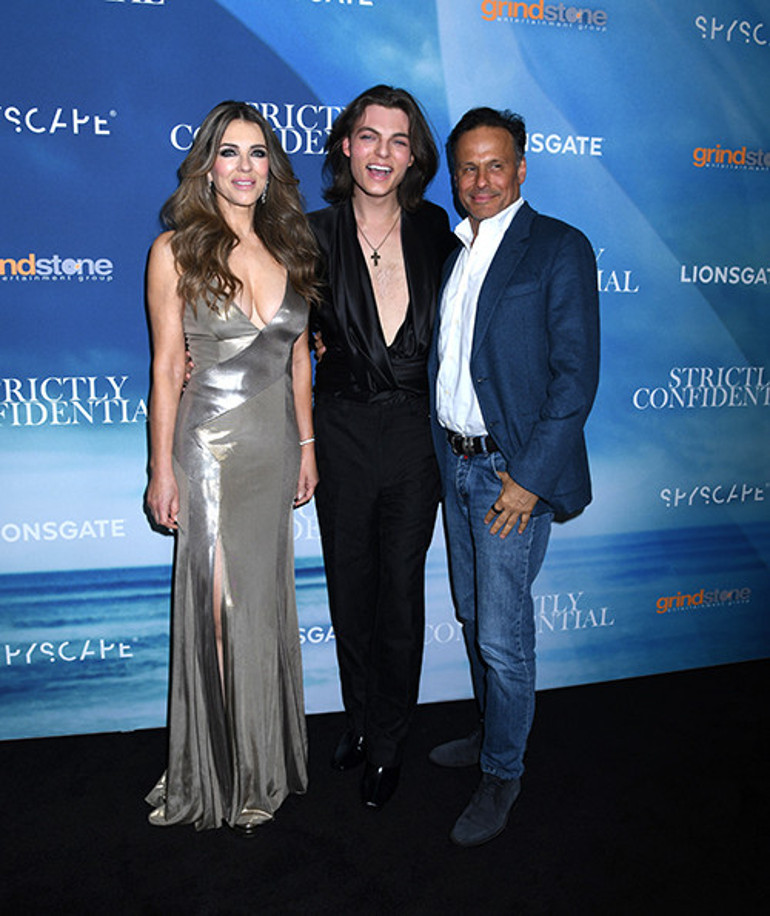 Kocasıyla tatile giderken eski aşkını da götürürdü... Sevgilileri birer birer öldü... Geri kalanlar da onu bir türlü unutamadı