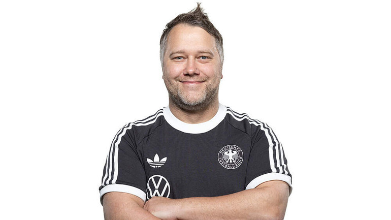 Panzerleri döner ve sucukla besliyor