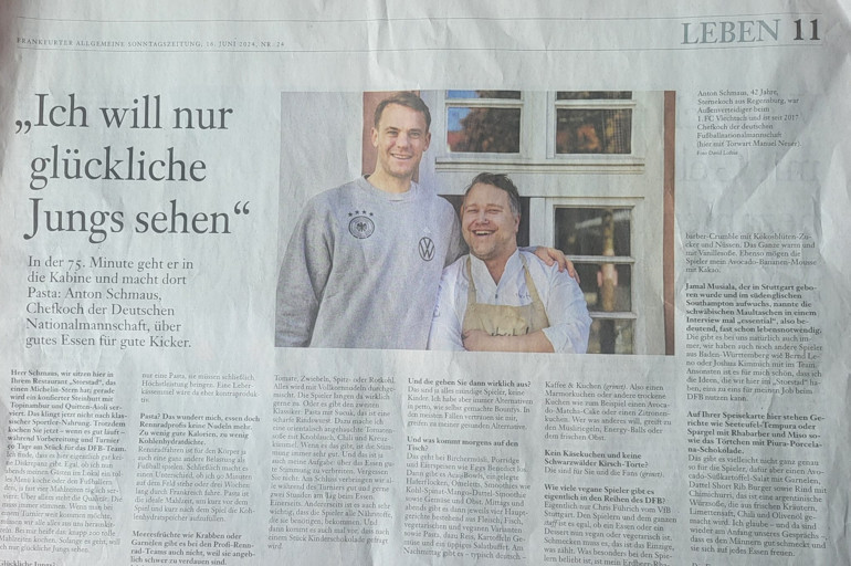 Panzerleri döner ve sucukla besliyor