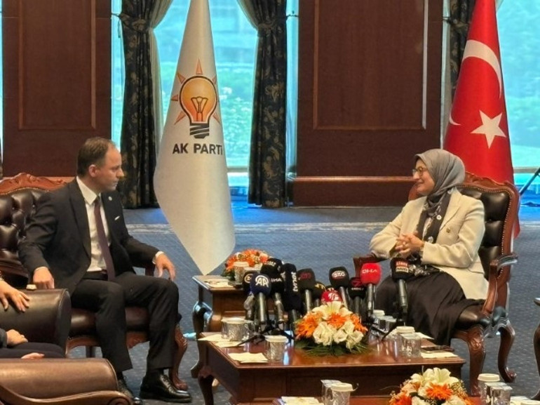 Siyasi partilerde bayramlaşma ziyaretleri