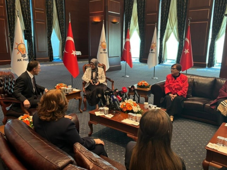 Siyasi partilerde bayramlaşma ziyaretleri