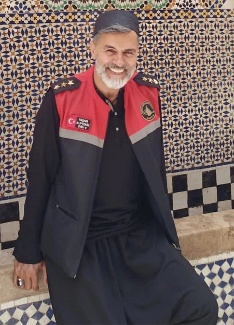 Bir dönem Türkiyenin en yakışıklı ünlülerinden biriydi... Şimdi emekli maaşıyla geçinen sıradan ama mutlu bir aile babası