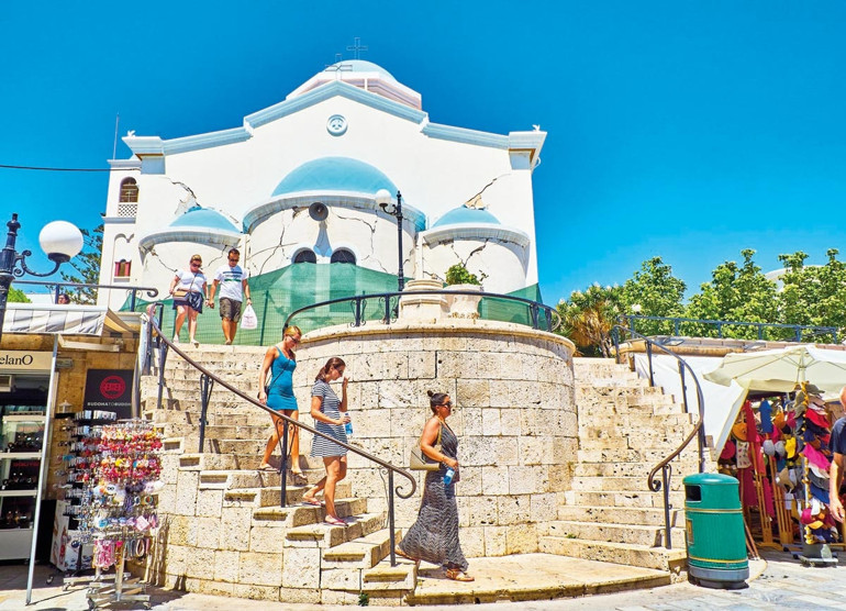 Kapı vizesinde kota aşıldı Rodos yetkilileri hazırlıksız yakalandı... Rodos’ta kapı engeli