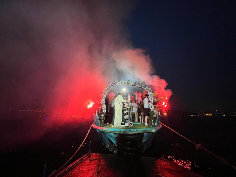 Üniformalarla Boğaz’a atladılar...Denizciliğe ilk adımı attılar