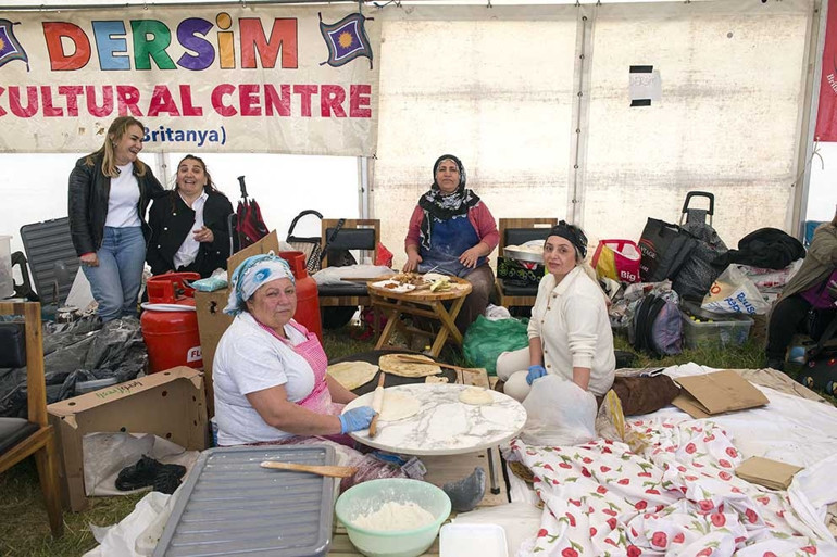 12. Britanya Alevi Festivali’nde binlerce kişi bir araya geldi