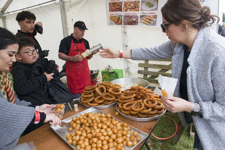 12. Britanya Alevi Festivali’nde binlerce kişi bir araya geldi
