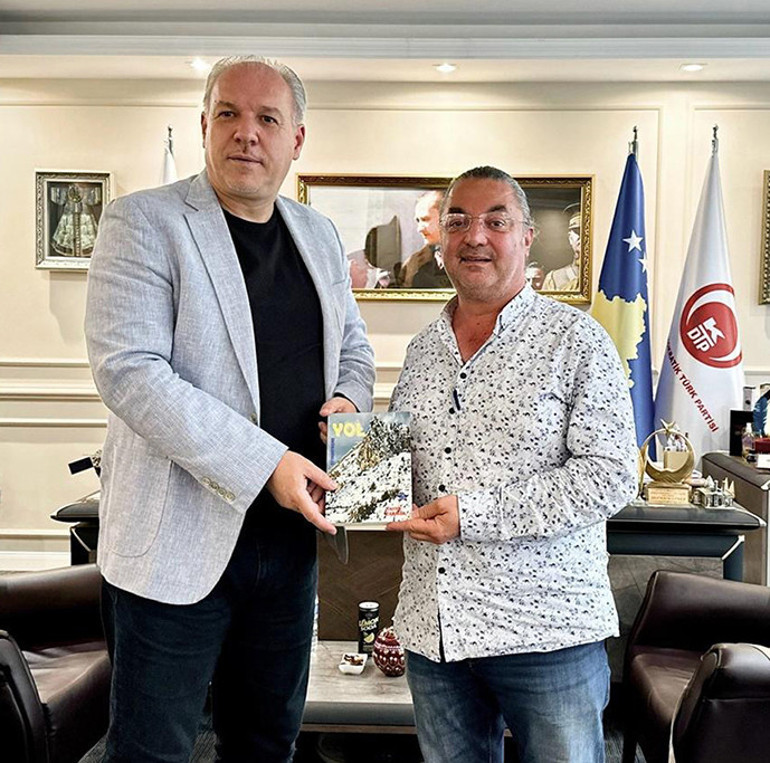 Hasan Çakmak Kosova’da gençlere yazarlığı anlattı