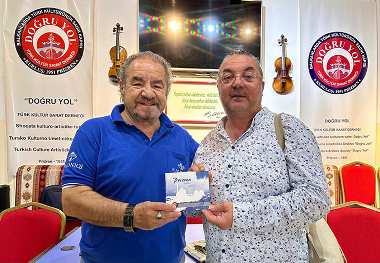 Hasan Çakmak Kosova’da gençlere yazarlığı anlattı