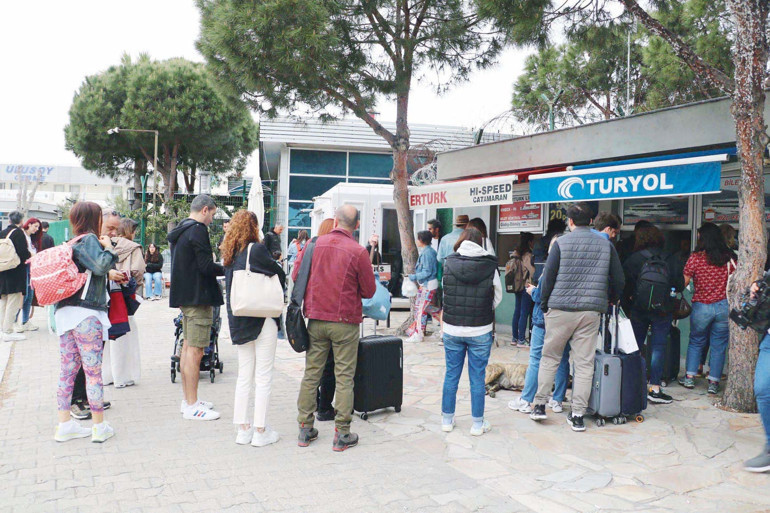 Yunan adalarında 15 bin Türk