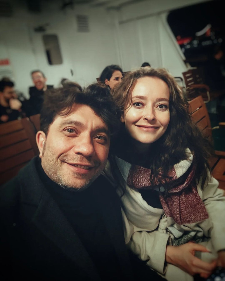 Eşimle sosyal medyada tanıştım... Ben seni aldım