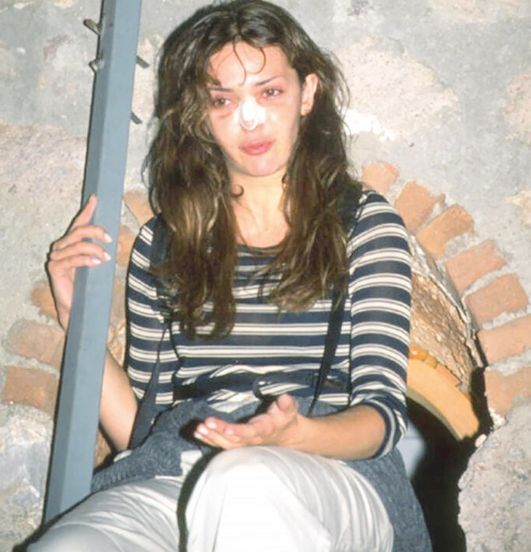 Önce Hande Ataizi sonra Dilara Aksüyek... İkinci tuvalet krizi