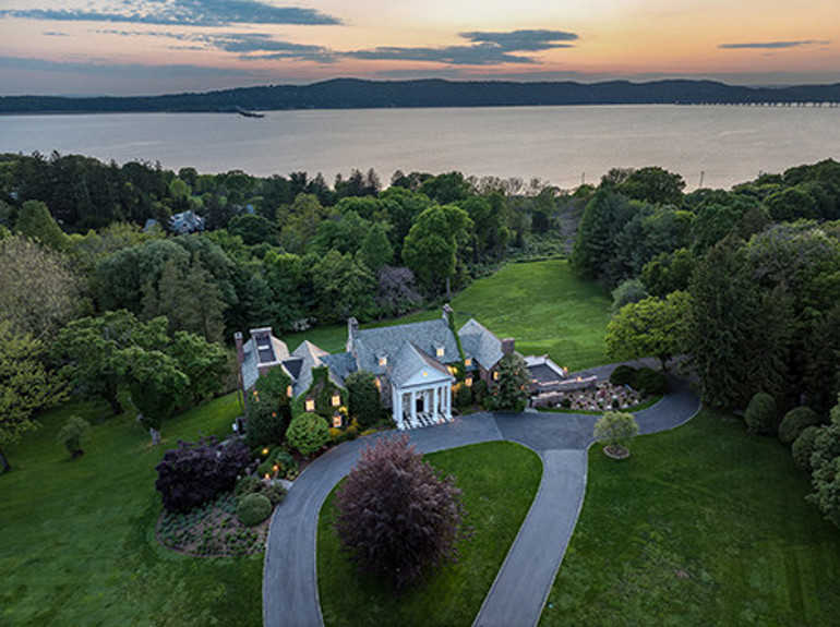 Burası ikimize fazla dediler... Ünlü çift saray yavrusu evini satışa çıkardı