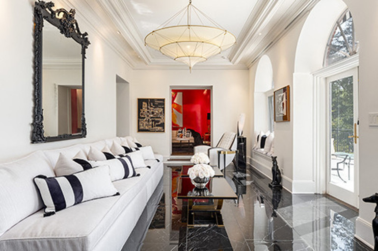 Burası ikimize fazla dediler... Ünlü çift saray yavrusu evini satışa çıkardı