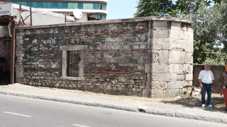 Sosyal medyada gündem olmuştu: İstanbuldaki tepki çeken tabelalar kaldırıldı