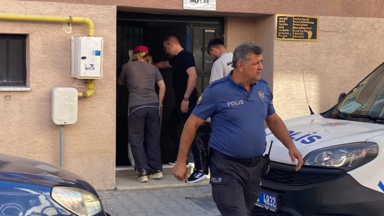 Evine çağırdığı misafirler dehşeti yaşattı: Balkondan kaçmaya çalışırken yaralandı