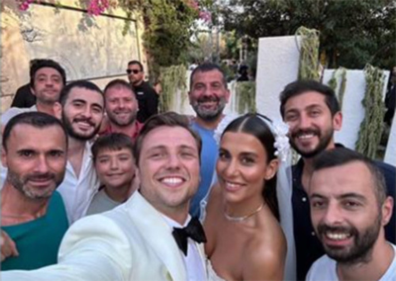 Genç oyuncunun mutlu günü: Tolga Sarıtaş beş yıllık sevgilisiyle evlendi