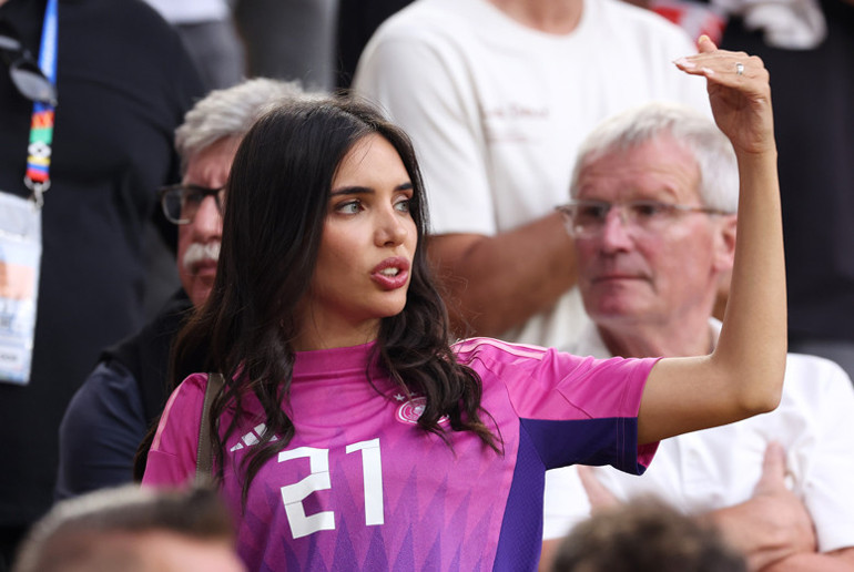 İlkay Gündoğana eşi Sara Arfaouiden destek