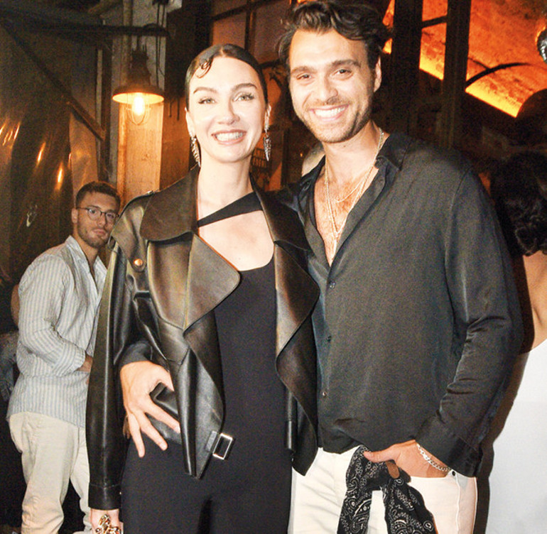 Yıldız Tilbe konserini peruksuz bitirdi