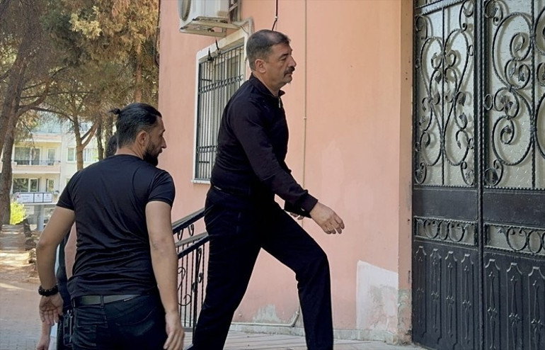 Makam odasında darp: Belediye başkanı gözaltına alındı