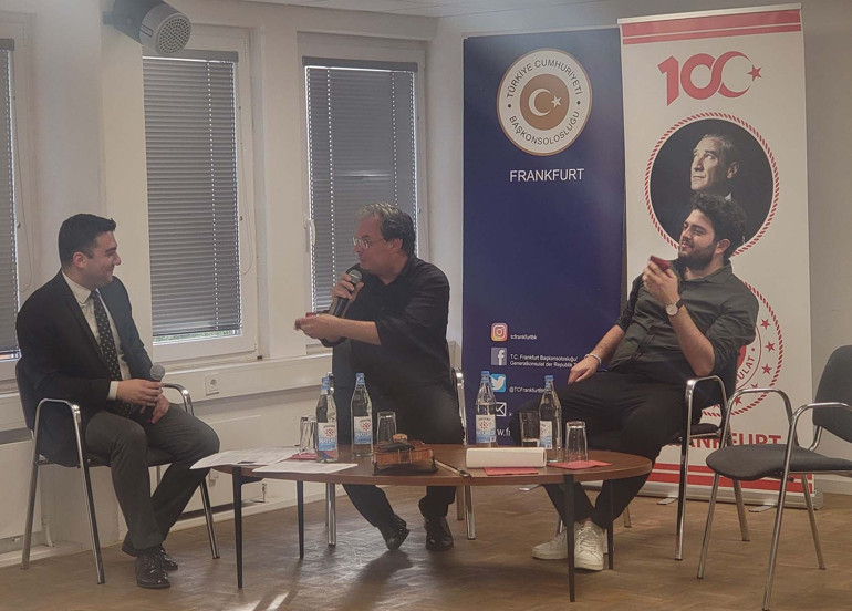 Frankfurt’ta söyleşili müzik akşamı