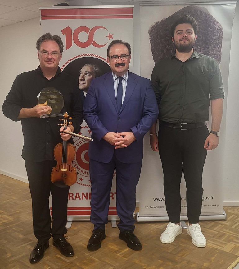 Frankfurt’ta söyleşili müzik akşamı