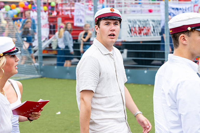 Çocuğunu doğurmamak için ilk kocasını aldatmıştı... İkinci kocasıyla hayalleri gerçekleşti... Çiçek gibi kızı artık lise mezunu