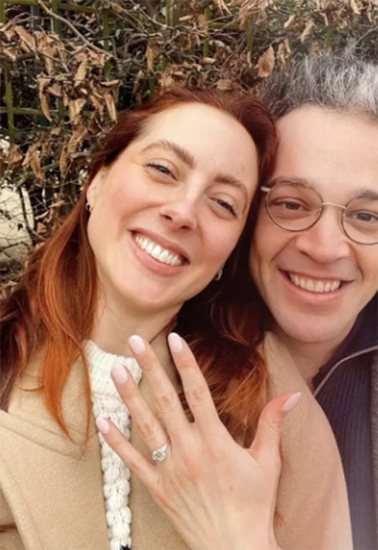 Ünlü oyuncunun kızı evlendi... Düğün mutluluğunu burnundan getirdiler