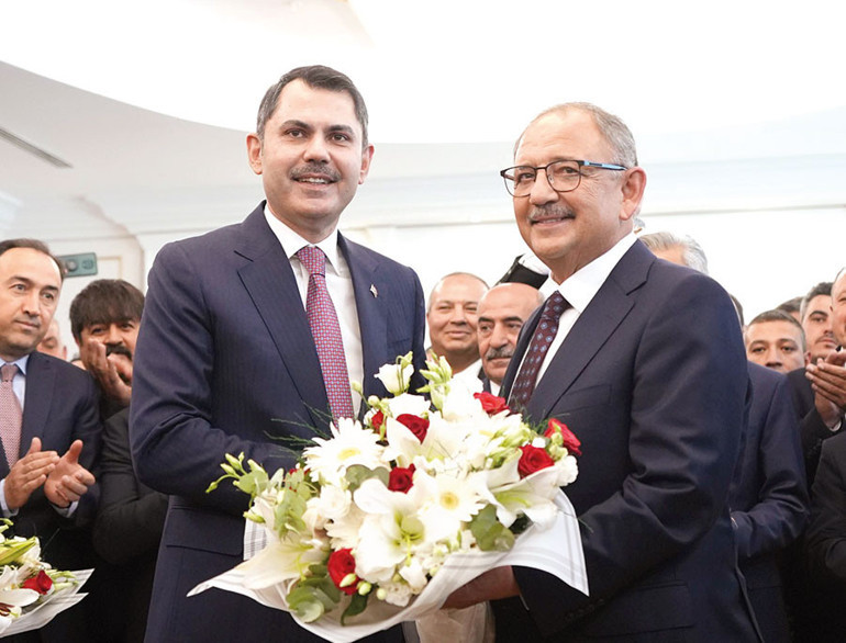 2 bakanlıkta devir teslim