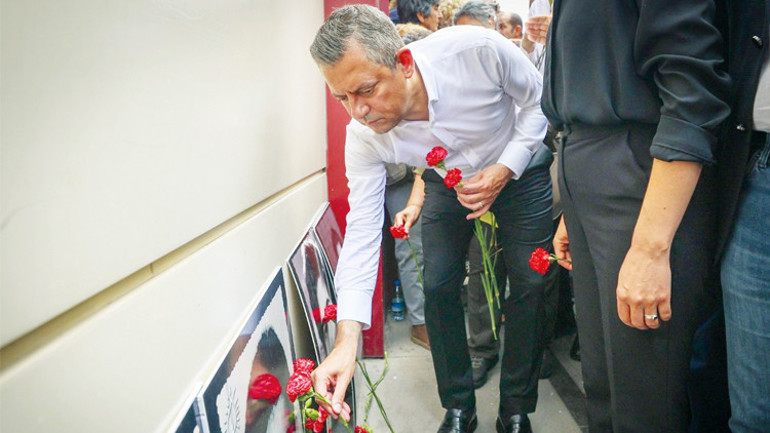 Madımak ateşi hâlâ yakıyor... 31. yıl karanfili