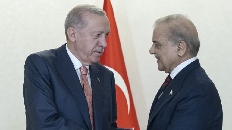 Astanada üçlü zirve... Türkiye, Pakistan ve Azerbaycan liderleri bir araya geldi