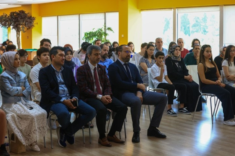 Eğitim uzmanı Salim Ünsaldan öğrencilere liselerle ilgili ön yargı uyarısı