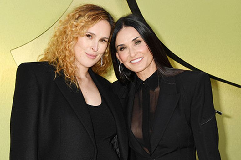 Ben o yakışıklıya uzaktan uzağa aşıktım... Bir baktım annemin sevgilisi... Duyunca kıpkırmızı oldum