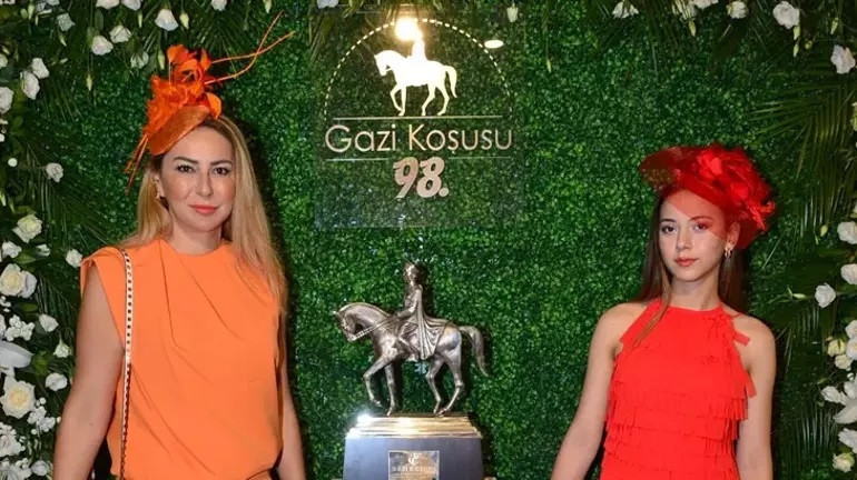 98 yıllık gelenek Gazi Koşusu Resepsiyonuna yoğun katılım...