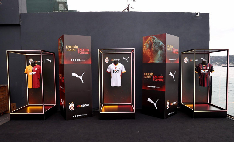 Galatasarayda yeni sezon formalarının lansmanı yapıldı Dursun Özbekten 1 milyon forma hedefi