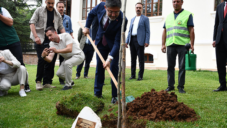 Bakan Yumaklıdan orman yangınlarıyla mücadele açıklaması: Dünyada otoriteyiz