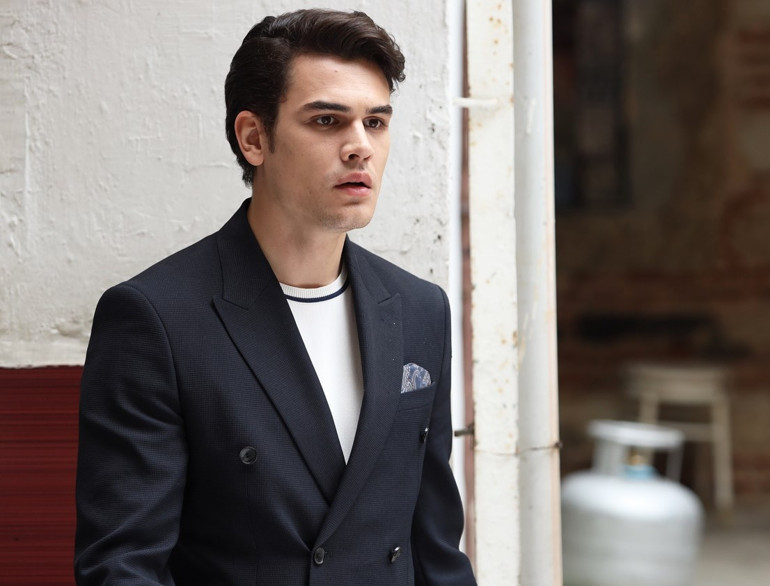 Oyuncunun bu haftaki konuğu Atakan Hoşgören oldu... Boks yapıyor, Mike Tyson hayranı