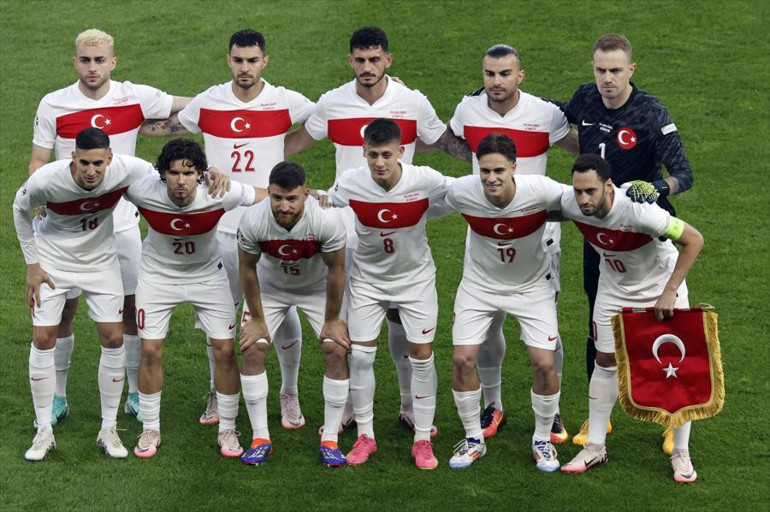 Merih Demiral yoksa Samet Akaydin var Hollanda - Türkiye maçında Arda Gülerden harika asist, Sametten kafa golü
