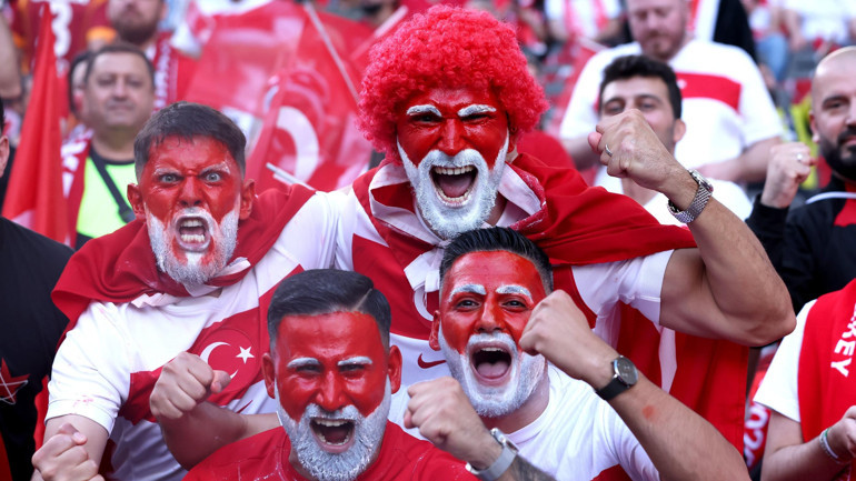 Merih Demiral yoksa Samet Akaydin var Hollanda - Türkiye maçında Arda Gülerden harika asist, Sametten kafa golü