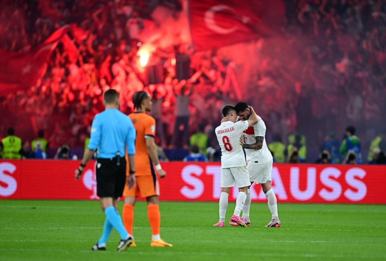 Merih Demiral yoksa Samet Akaydin var Hollanda - Türkiye maçında Arda Gülerden harika asist, Sametten kafa golü