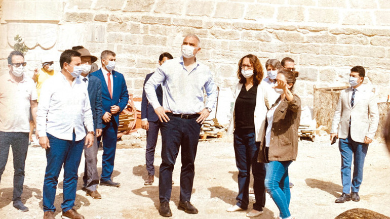 Müzeyi gençliğe sevdiren ekip... Efes’i o kadar güzel ışıklandırdılar ki gençler evlilik teklifini orada yapmaya başladı