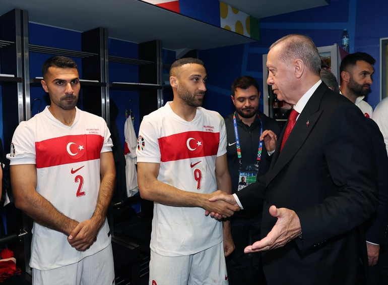 Cumhurbaşkanı Erdoğandan A Milli Takıma destek