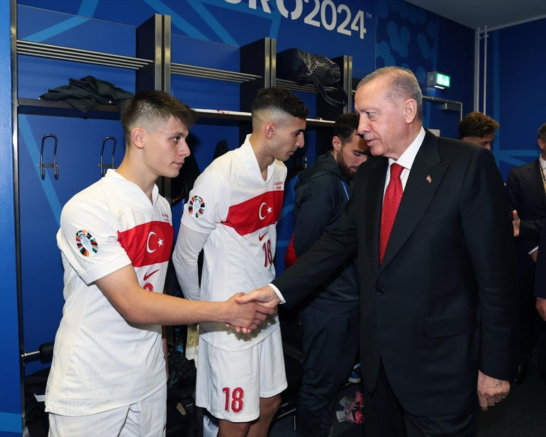 Cumhurbaşkanı Erdoğandan A Milli Takıma destek