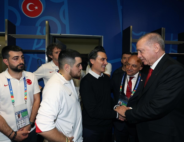 Cumhurbaşkanı Erdoğandan A Milli Takıma destek