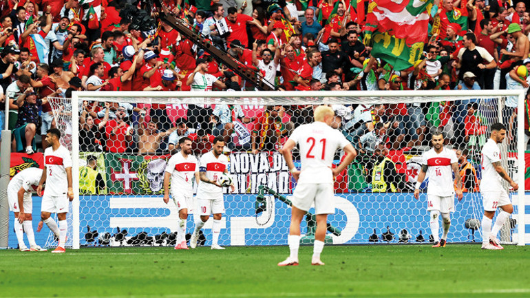 Bizim çocuklar yarım bıraktı Filenin Sultanları tamamlaması sizde