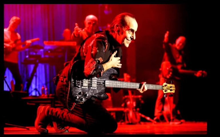 İnsan ölünce değil, unutulunca ölür Dostları Özkan Uğuru andı