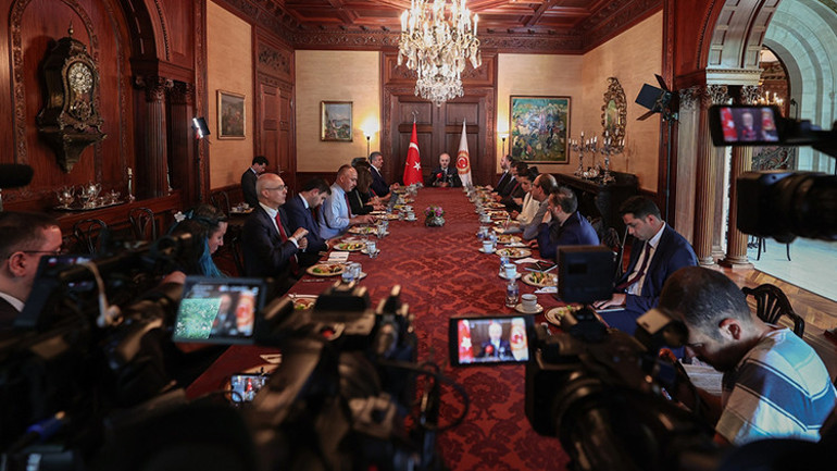 TBMM Başkanı Kurtulmuş, ABDde Türk gazetecilerin sorularını yanıtladı: F-16 meselesi olumlu bir gelişme