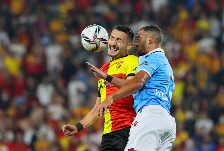 Makedon golcü ilk kez açıkladı: Fenerbahçe, Galatasaray ve Beşiktaştan teklif aldım | Sergen Hoca babaydı, Montella iyi iş çıkardı | Dzeko, Icardinin önünde